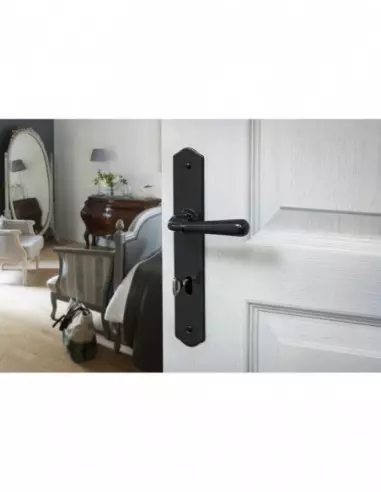 Charon trou de clé, l acier patiné Charon trou de clé, l acier patiné